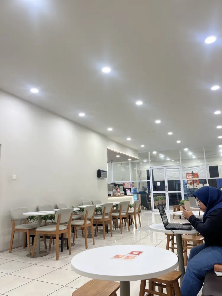 TOMORO COFFEE - Jakal UII 8