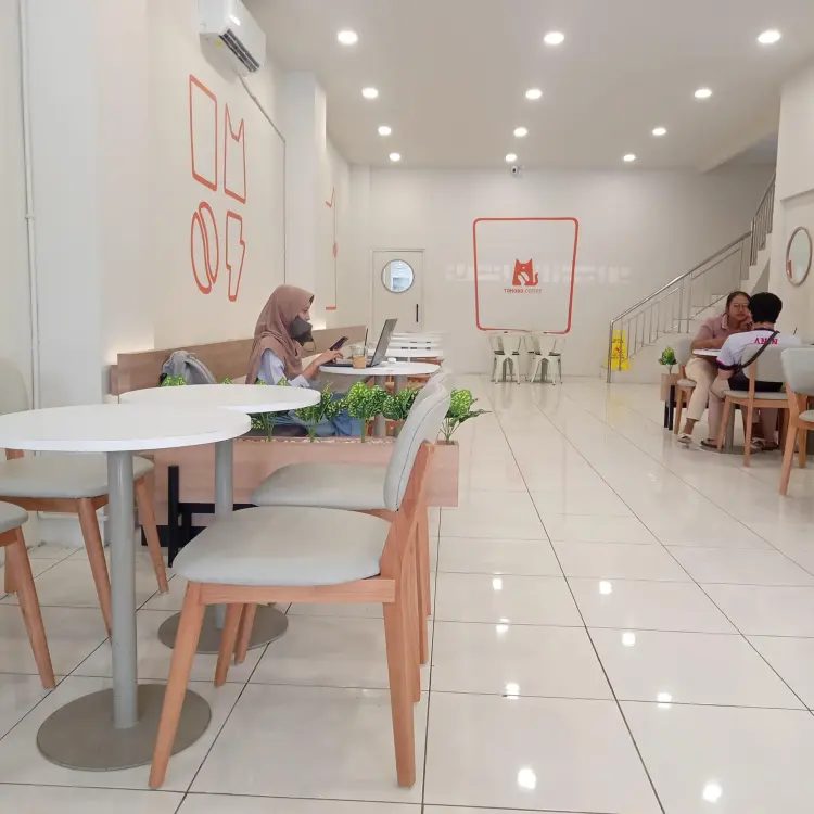 TOMORO COFFEE - Jakal UII 10