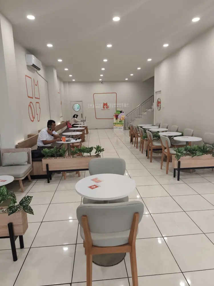 TOMORO COFFEE - Jakal UII 4