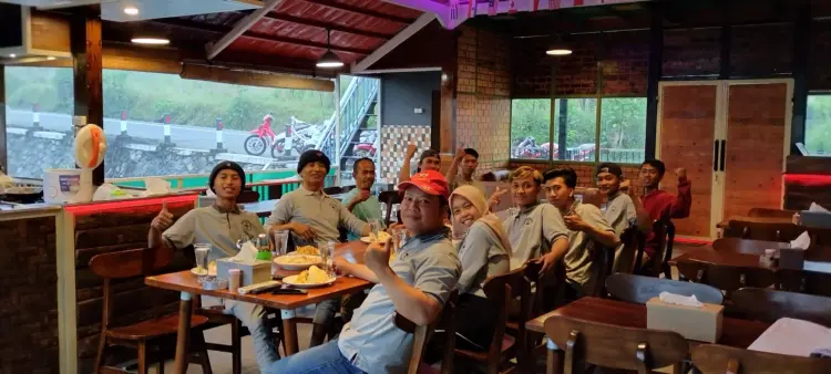 Cafe bamboo besi bromo 10