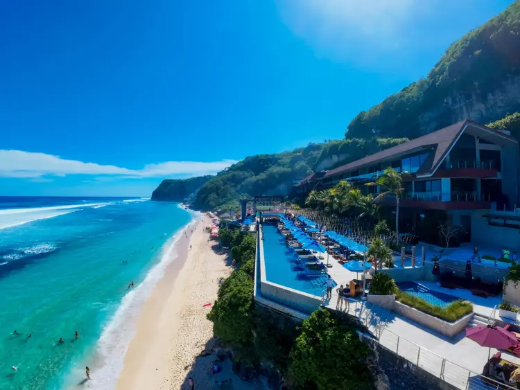 White Rock Beach Club 1