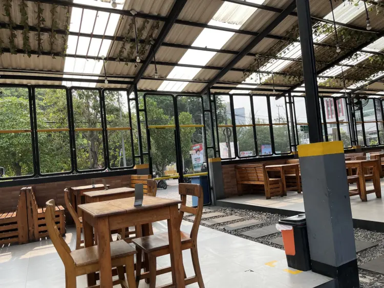 Mie Gacoan Mayjen Sungkono 5