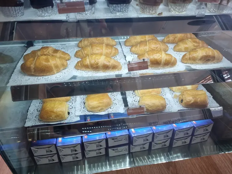 TOMORO COFFEE - MT Haryono Banjarmasin 3