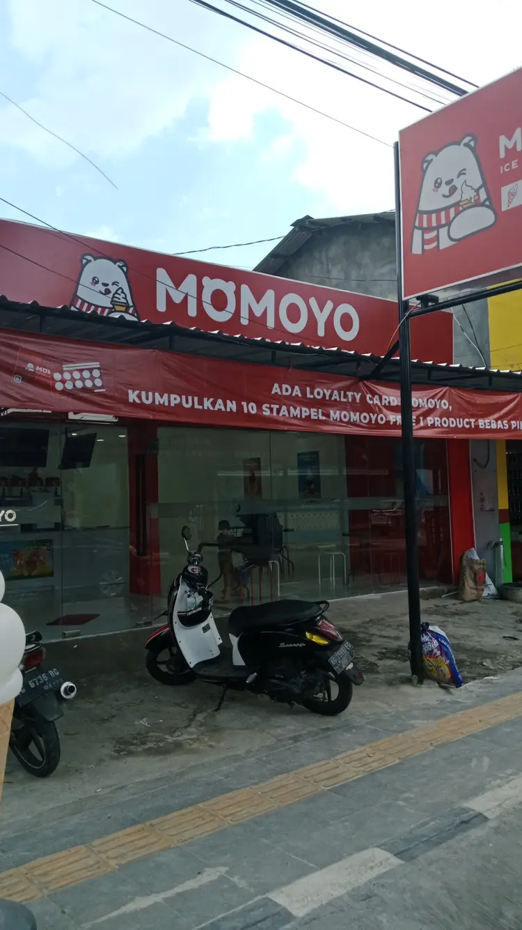 Momoyo - Ice Cream & Fruit Tea Kampung Inggris 1