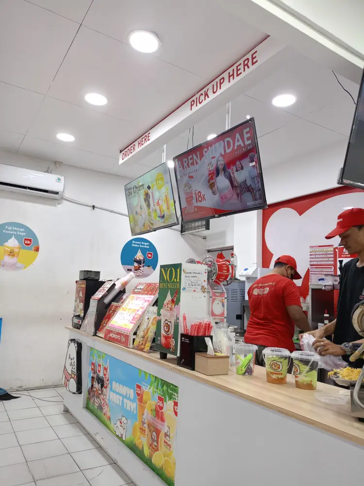 Momoyo - Ice Cream & Fruit Tea Kampung Inggris 2