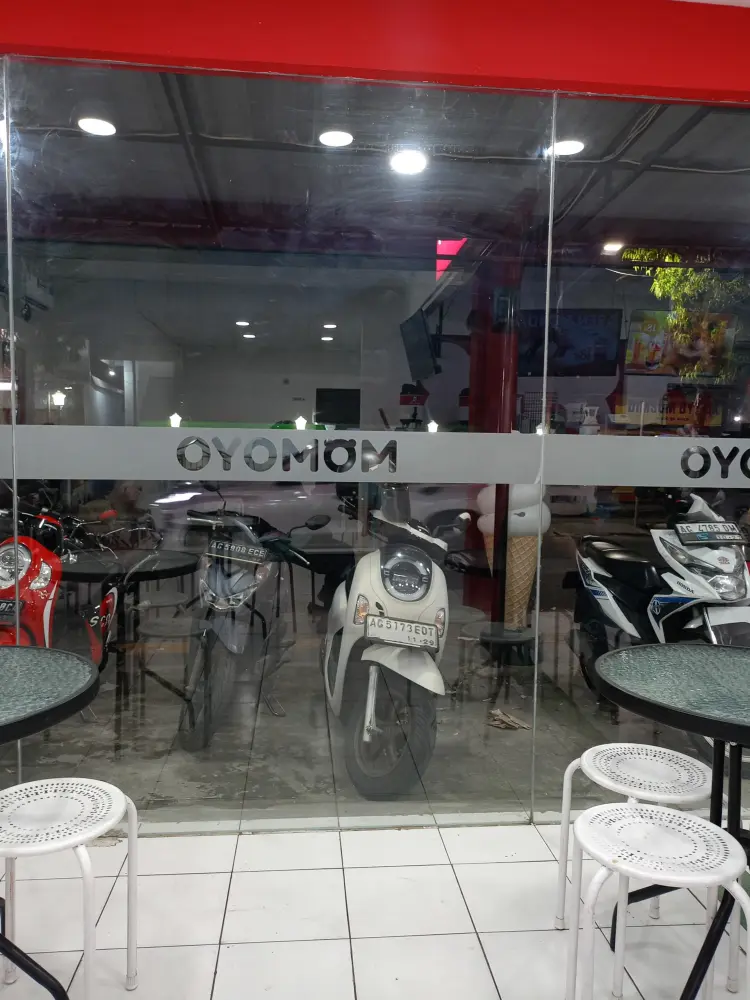 Momoyo - Ice Cream & Fruit Tea Kampung Inggris 3