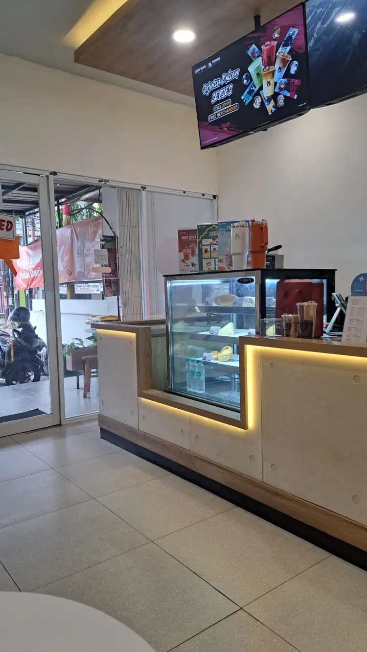 Tomoro Coffee Pondok Kelapa 3