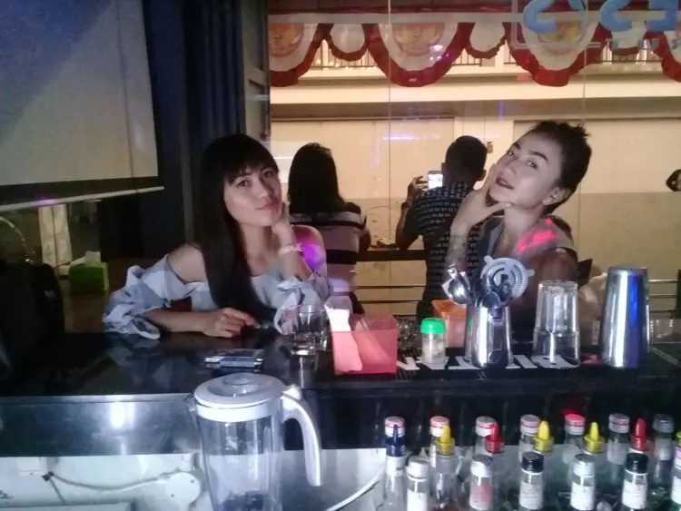 Genesis Bar & Resto KARAOKE 4