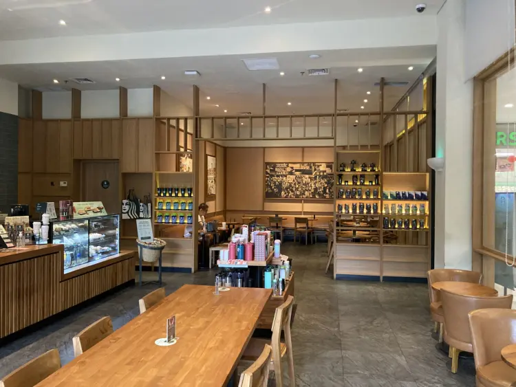 Starbucks Wang Plaza 6