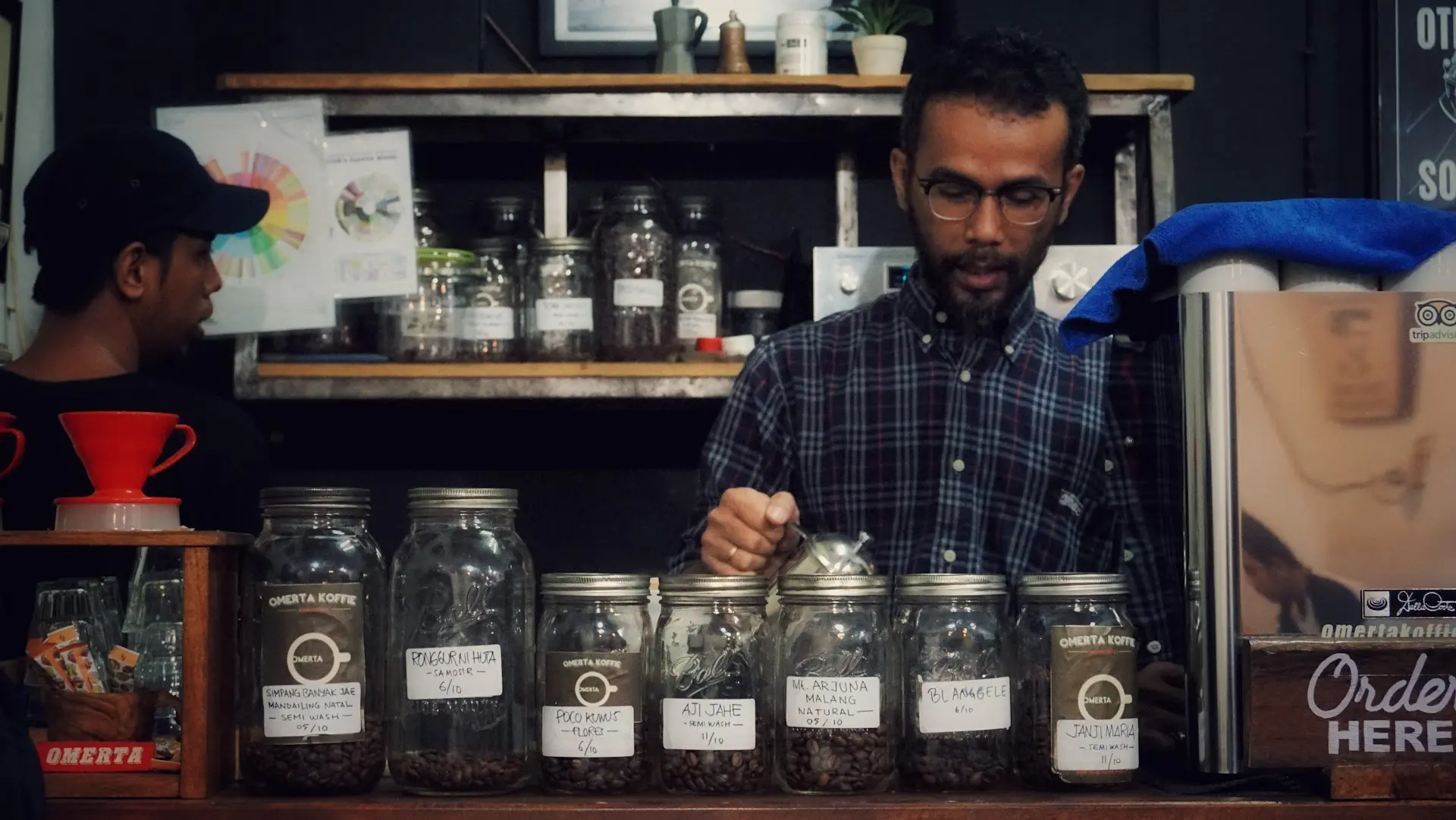 Coffee Purists, Step In! This 'No-Frills' Medan Cafe is the Cure for Fussy Coffee. 2