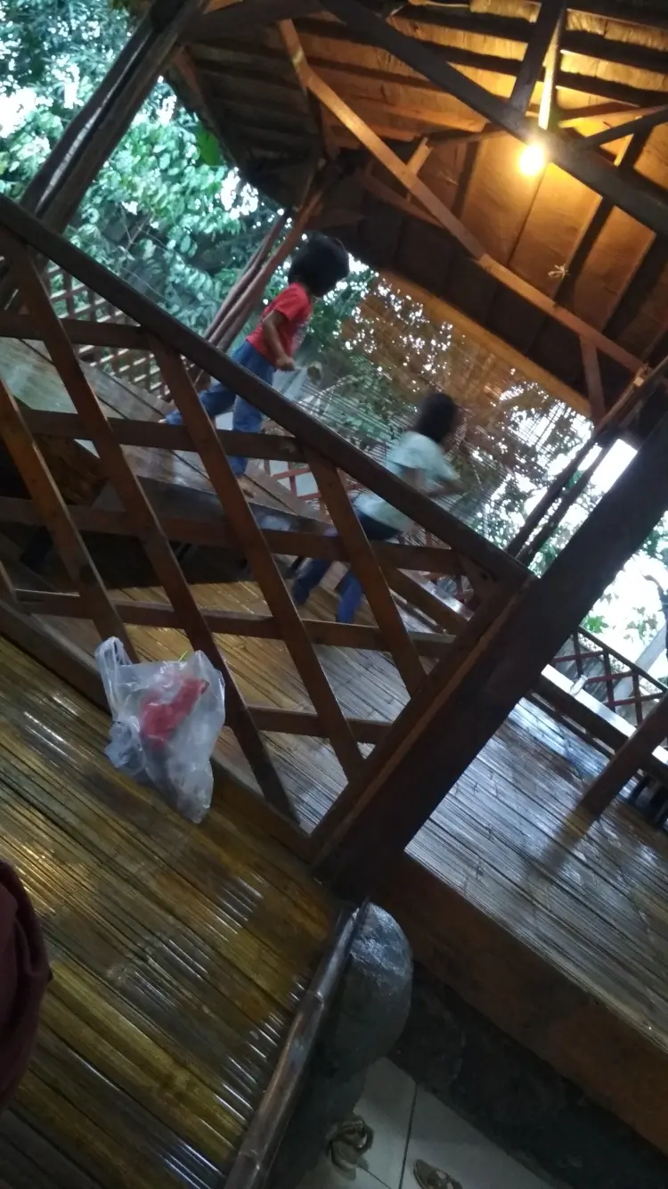 RM & Pemancingan Surya Kencana 9