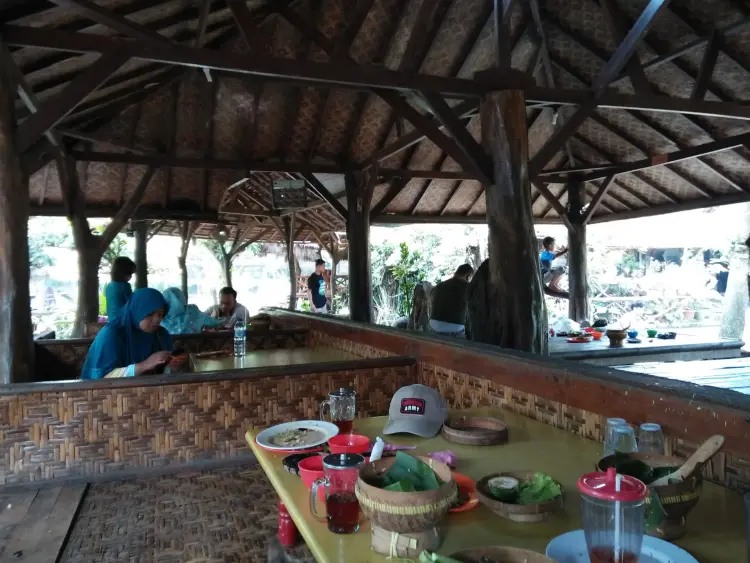 RM & Pemancingan Surya Kencana 10