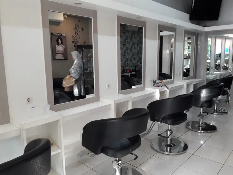 Queen Salon & Beauty 1