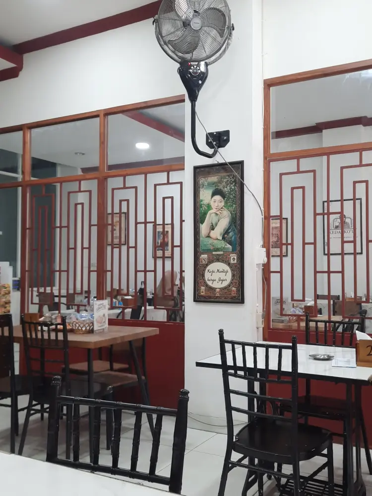 Who says delicious Kopitiams are only in Jakarta? This one in Palopo won me over