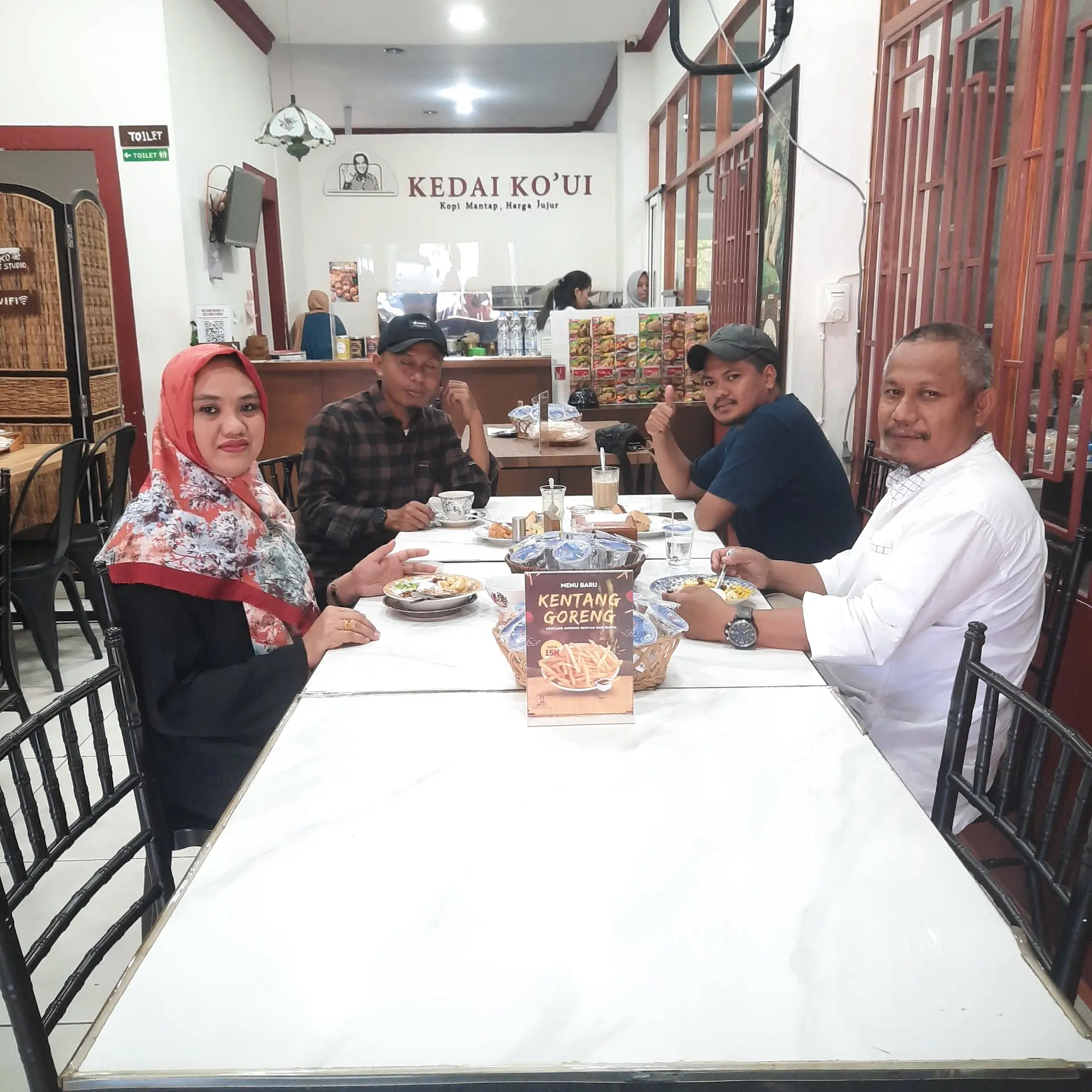 Who says delicious Kopitiams are only in Jakarta? This one in Palopo won me over 5