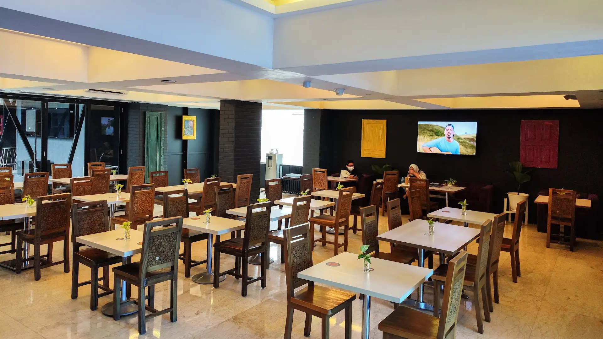 Why does this 24-hour bistro have a 4.8 rating? I went to find out for you. 5