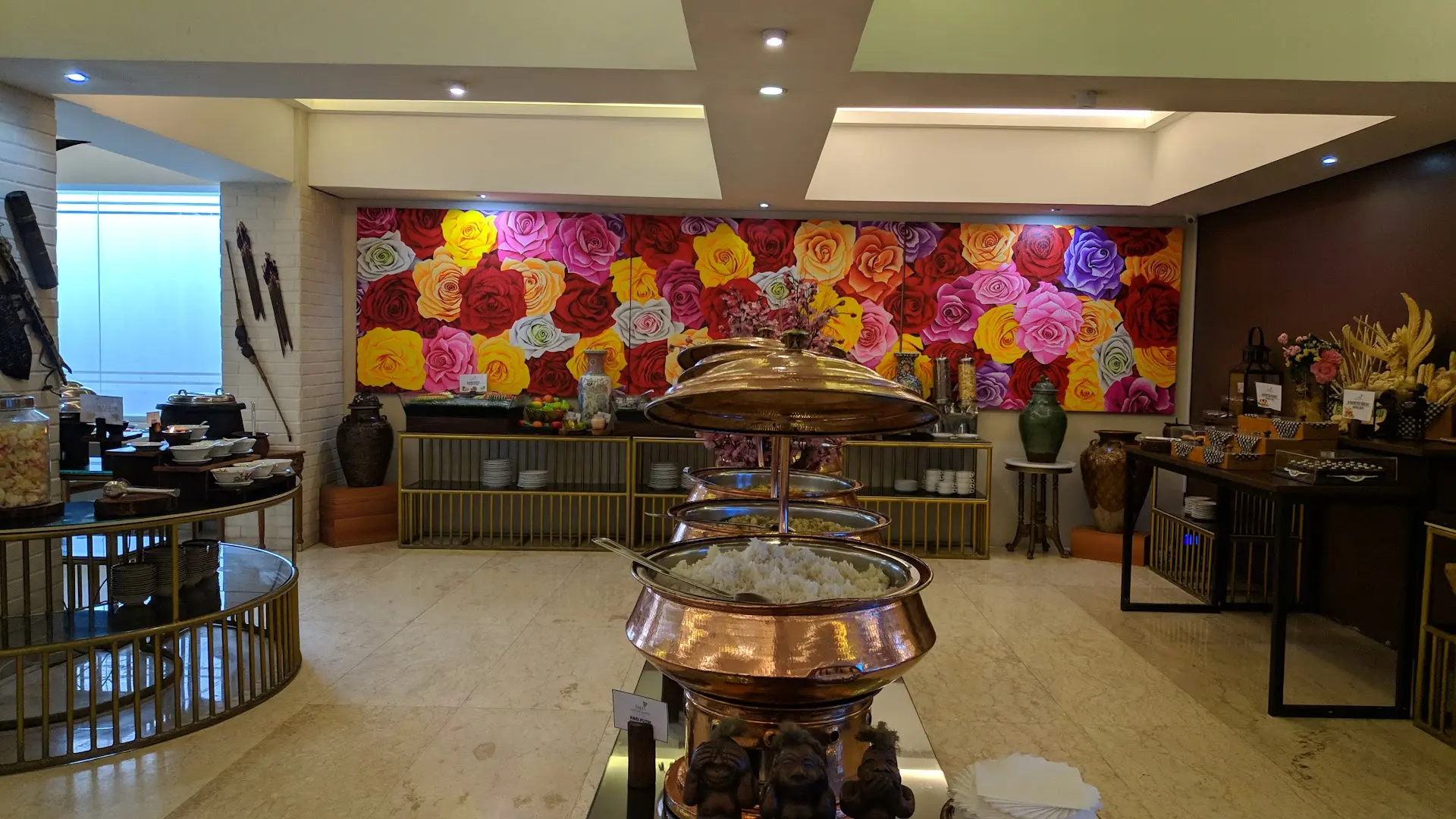 Why does this 24-hour bistro have a 4.8 rating? I went to find out for you. 1