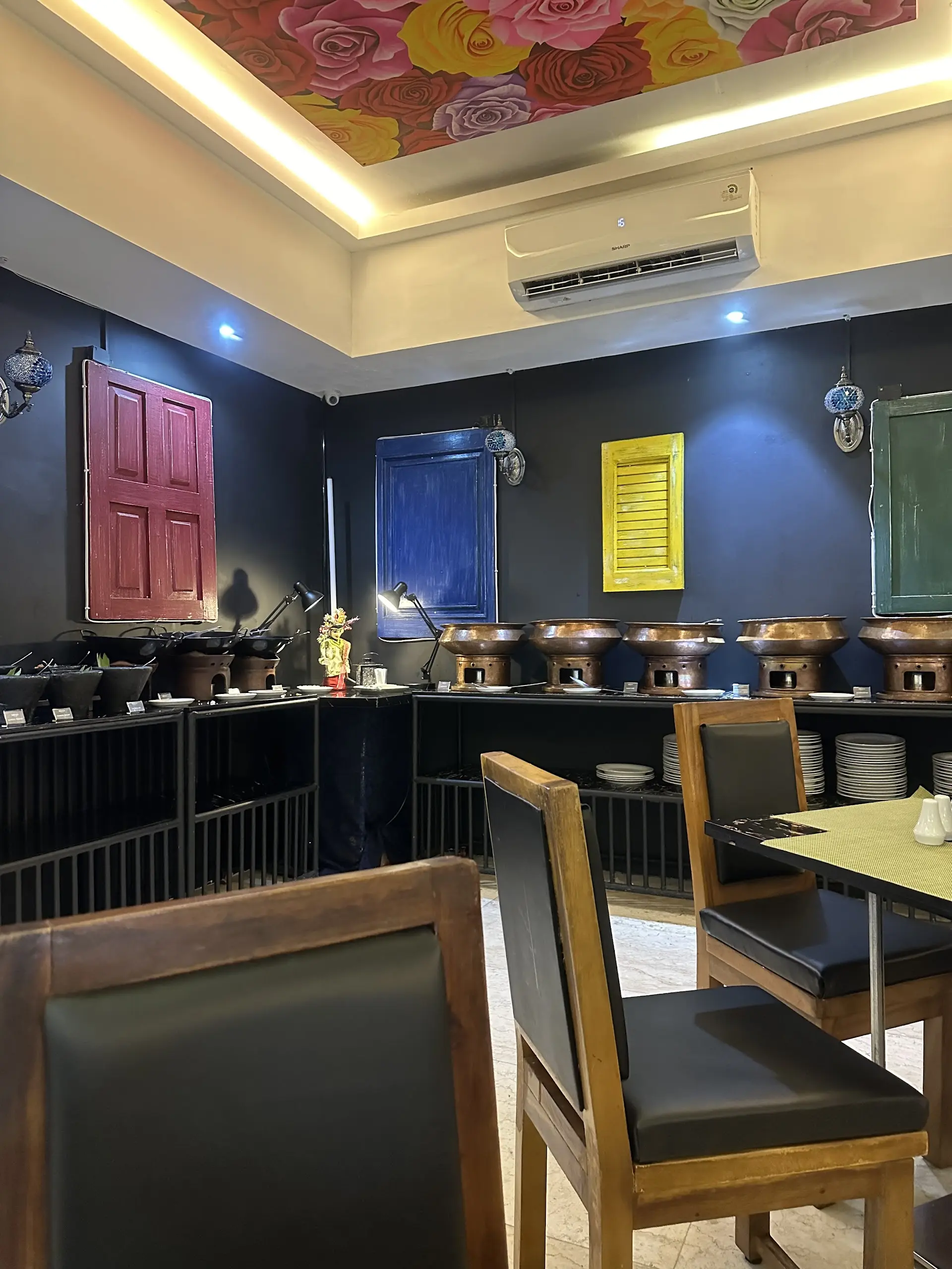 Why does this 24-hour bistro have a 4.8 rating? I went to find out for you. 2