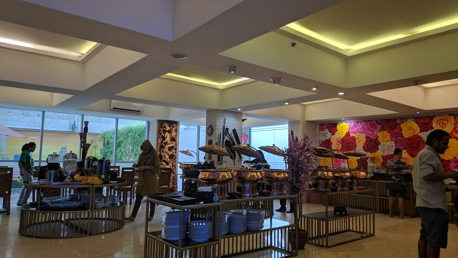 Why does this 24-hour bistro have a 4.8 rating? I went to find out for you. 3