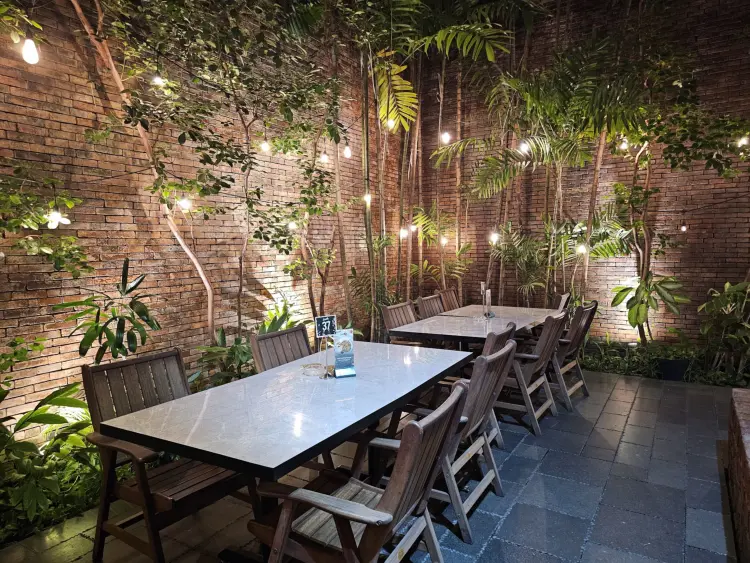 Botanika - Kertajaya Indah 10