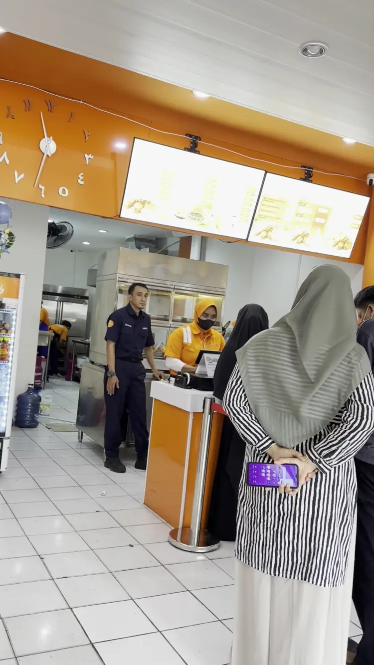 Almaz Fried Chicken - Pamulang 4