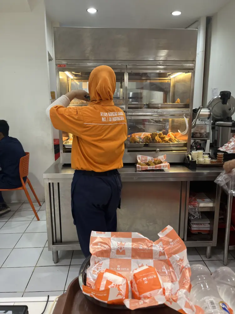 Almaz Fried Chicken - Pamulang 7