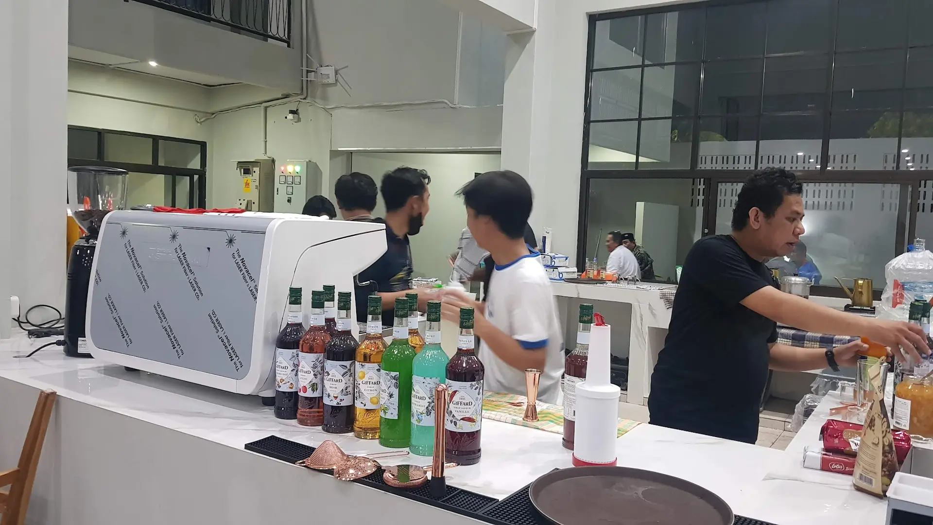 谁说Warkop都是路边摊?望加锡这家直接把“家”搬来了! 5