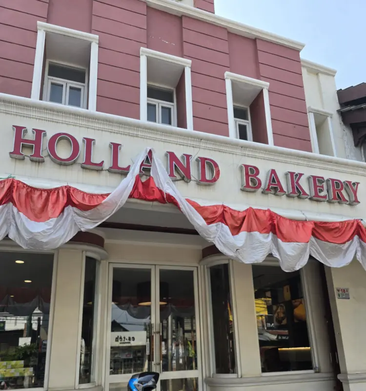 Holland Bakery Jatibening 1