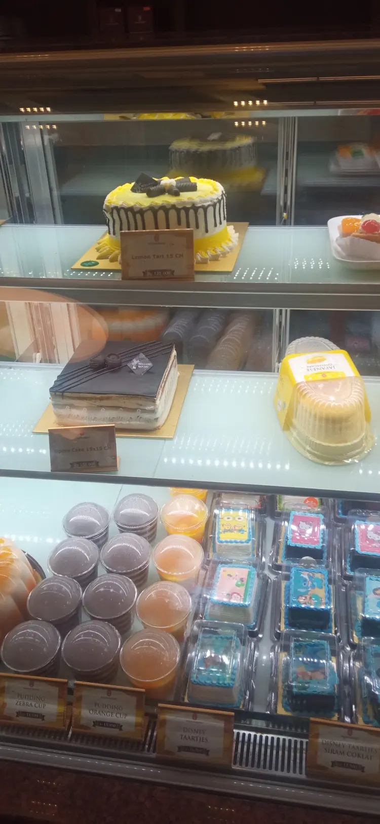 Holland Bakery Jatibening 7