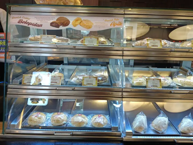 Holland Bakery Jatibening 8