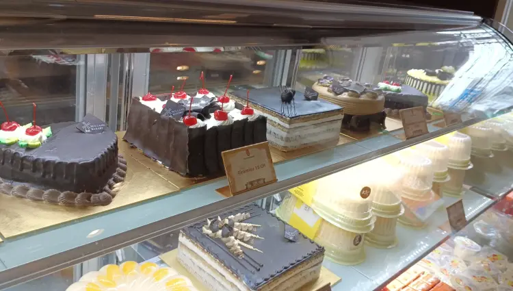 Holland Bakery Jatibening 9