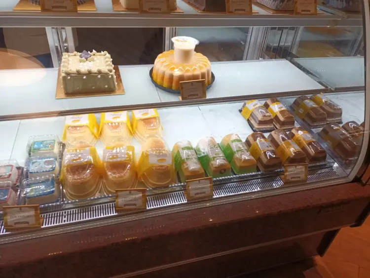 Holland Bakery Jatibening 10