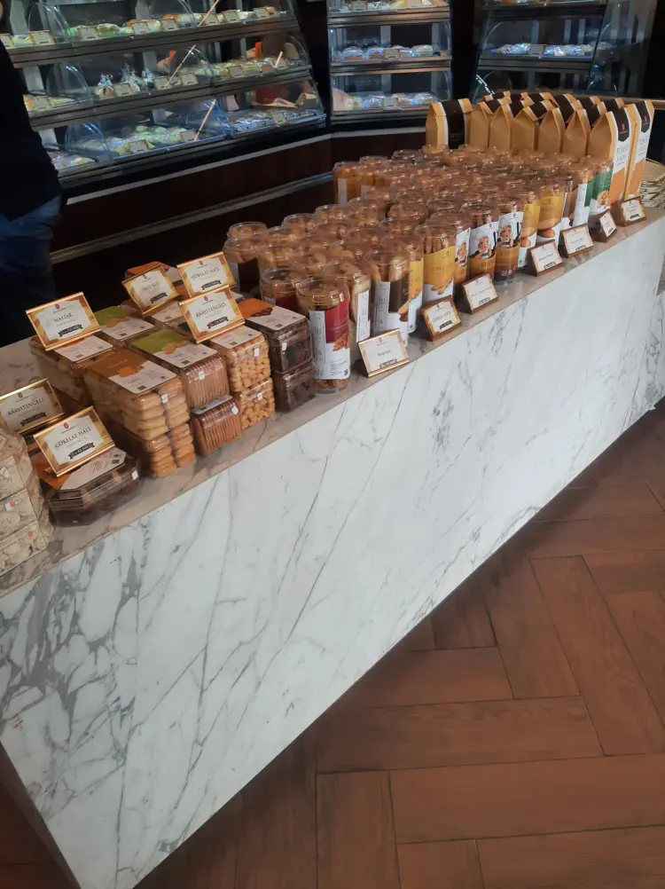 Holland Bakery Jatibening 5