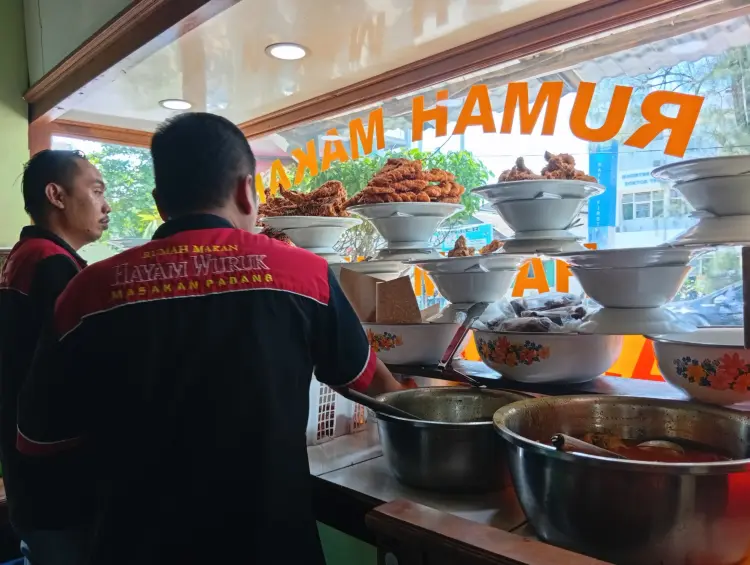 RM. Padang Hayam Wuruk 8