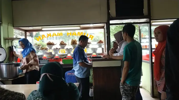 RM. Padang Hayam Wuruk 6