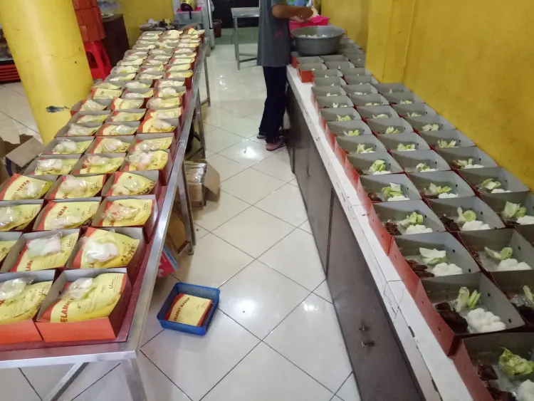 Umi Ayam Bakar & Garang Asem 2