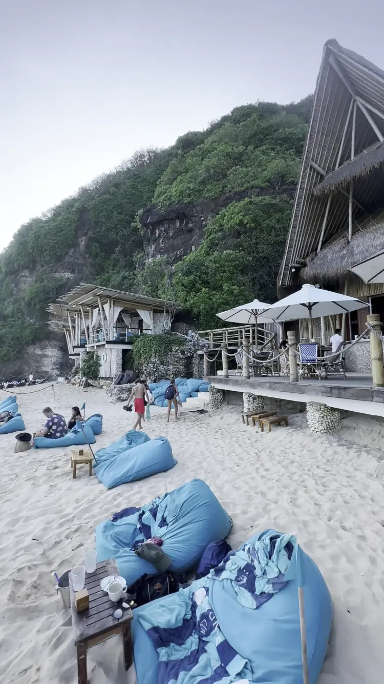 Sundays Beach Club 9