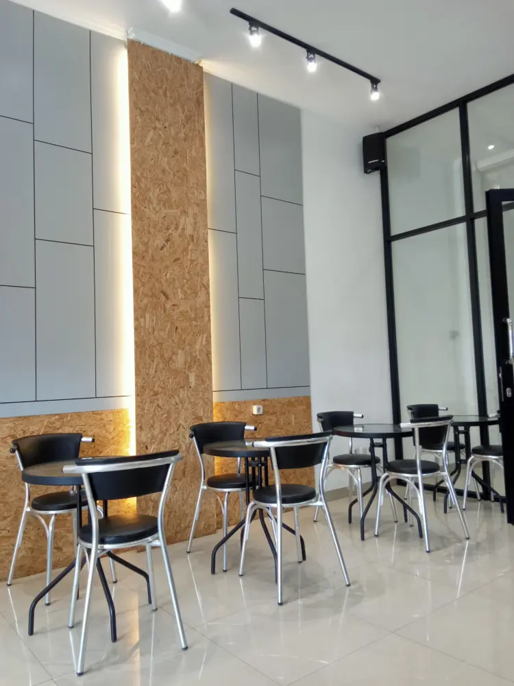 CW Coffee & Eatery 5