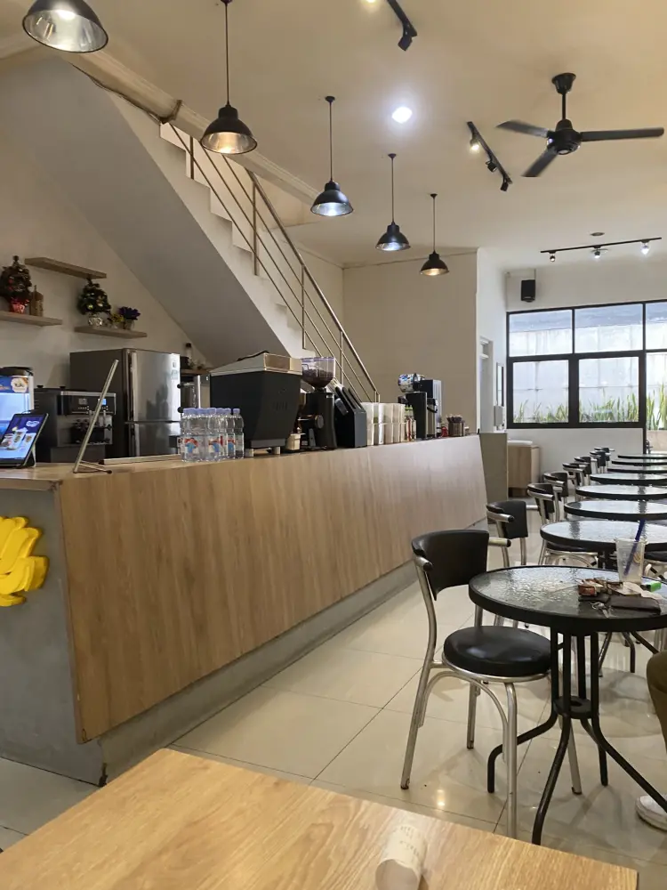 CW Coffee & Eatery 6