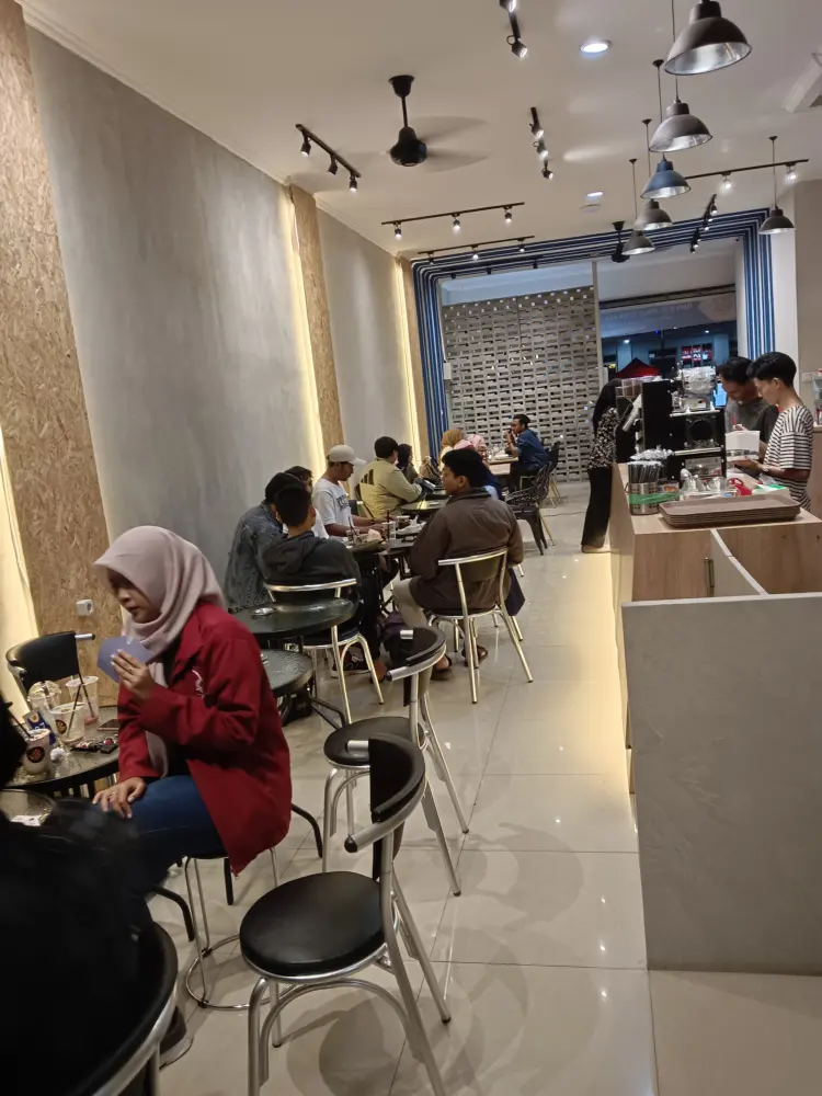 CW Coffee & Eatery 7