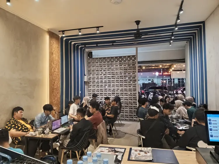 CW Coffee & Eatery 8