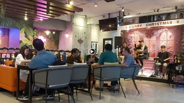 Demi Butter Beer ini, musik jedag-jedugnya gue sabarin...