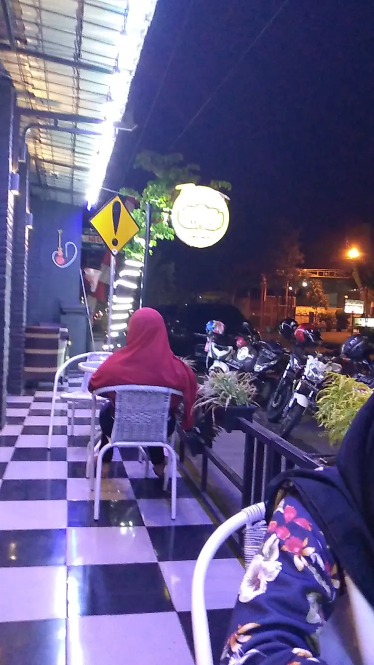 SAM HUGET Coffee Omahan 9