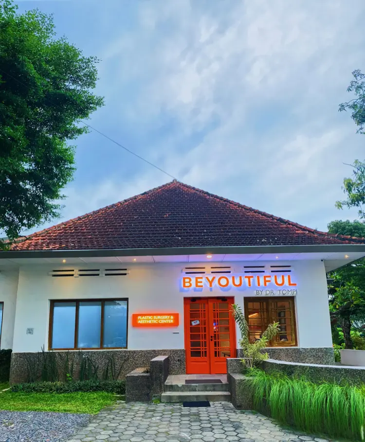 Beyoutiful by Dr. Tompi Yogyakarta 1