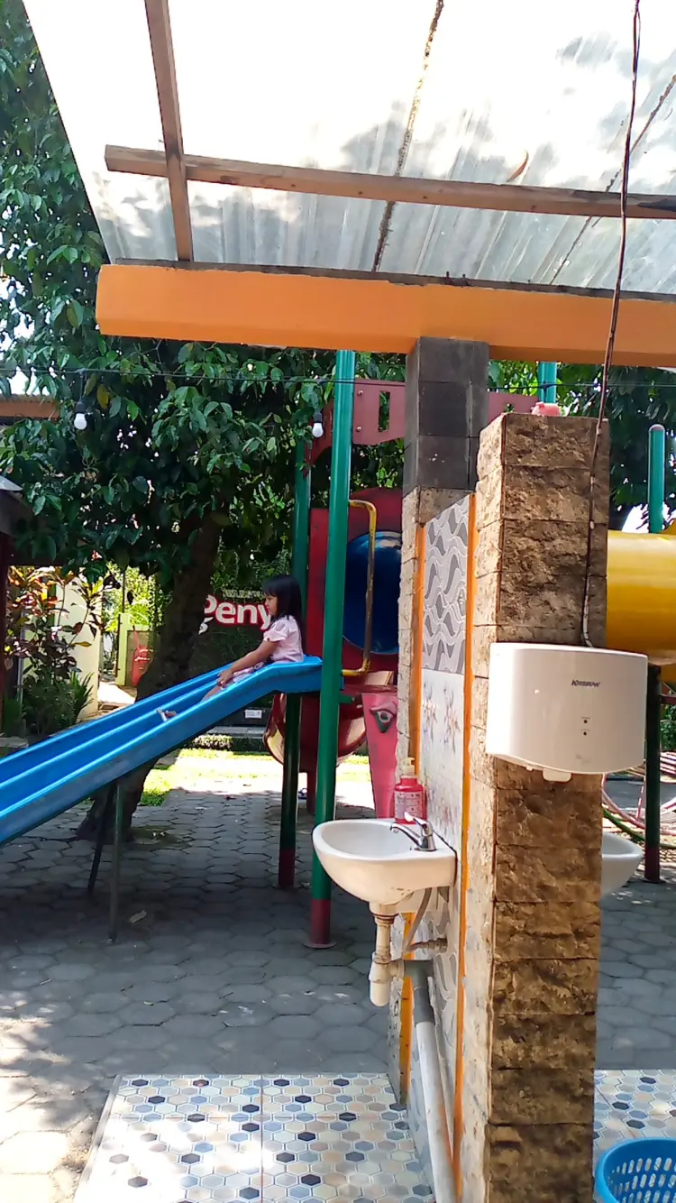 Warung Penyet Rejosari 2