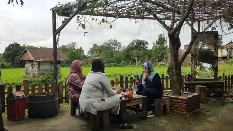 人均15k在望加锡躺平一下午，这家稻田咖啡馆太Anjay了！