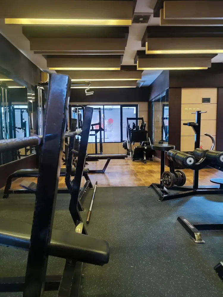 HUSTLE GYM & FITNESS CENTER 1