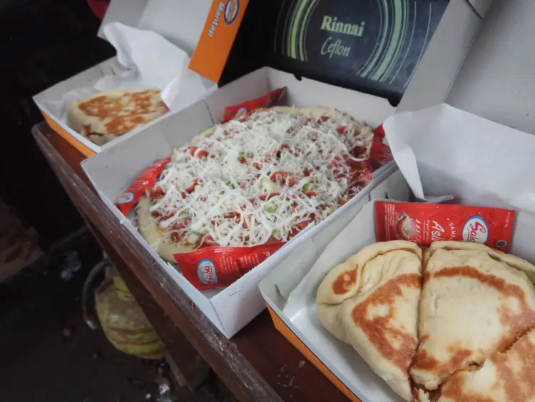 Nongkrong Barengs Pizza Burger & Geprek 1