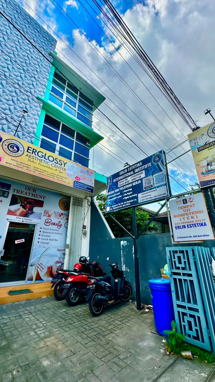 Erglossy Skincare & Premium Massage 1