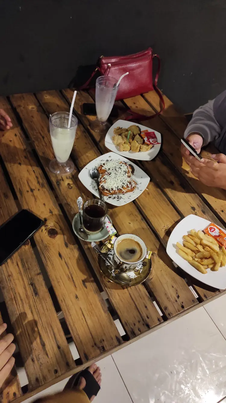 Container Cafe Laki - Laki 8